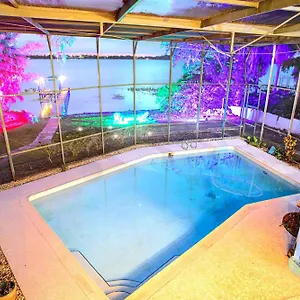 https://spacious-lakefront-house-with-pool-hottub-boating.thedaytonabeachhotels.com